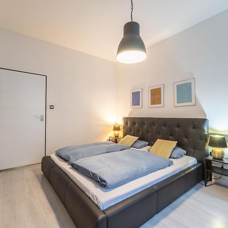 Sunny Central Apartment On Wenceslas Square By Easybnb Prague Extérieur photo